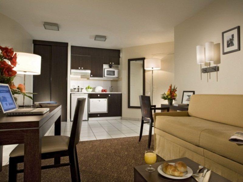 Aparthotel Citadines République 3*