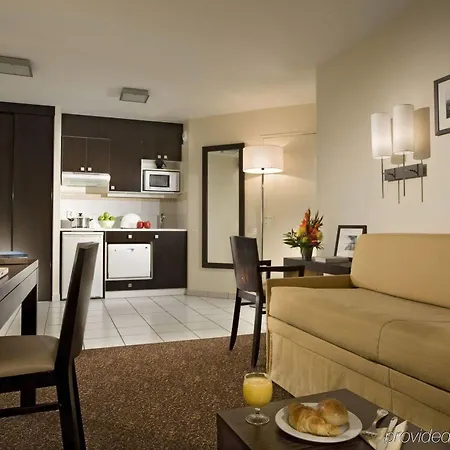 Aparthotel Citadines République 3*