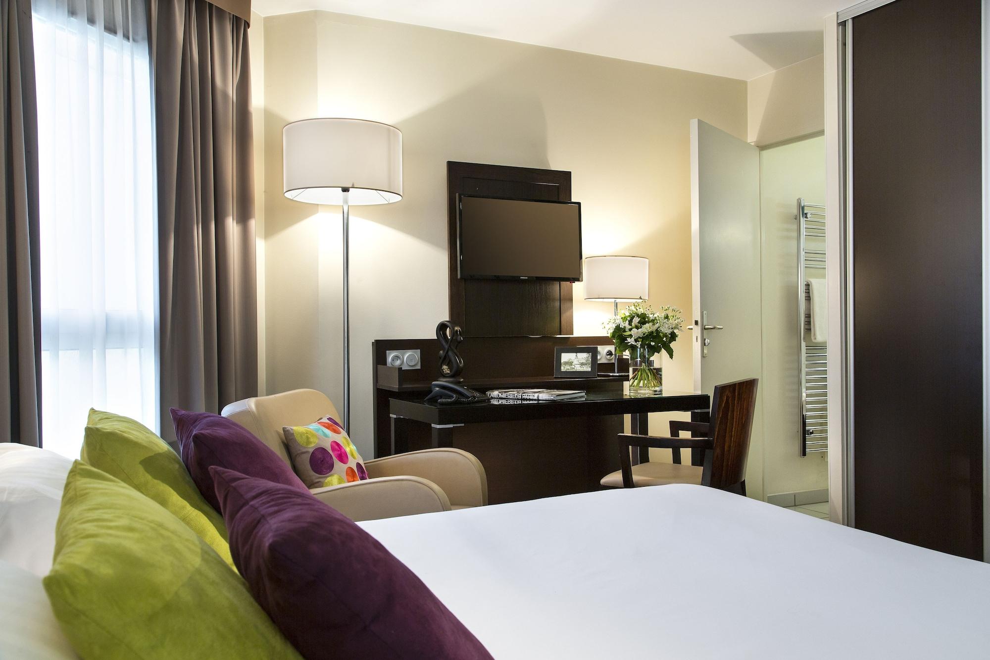Aparthotel Citadines République 3*