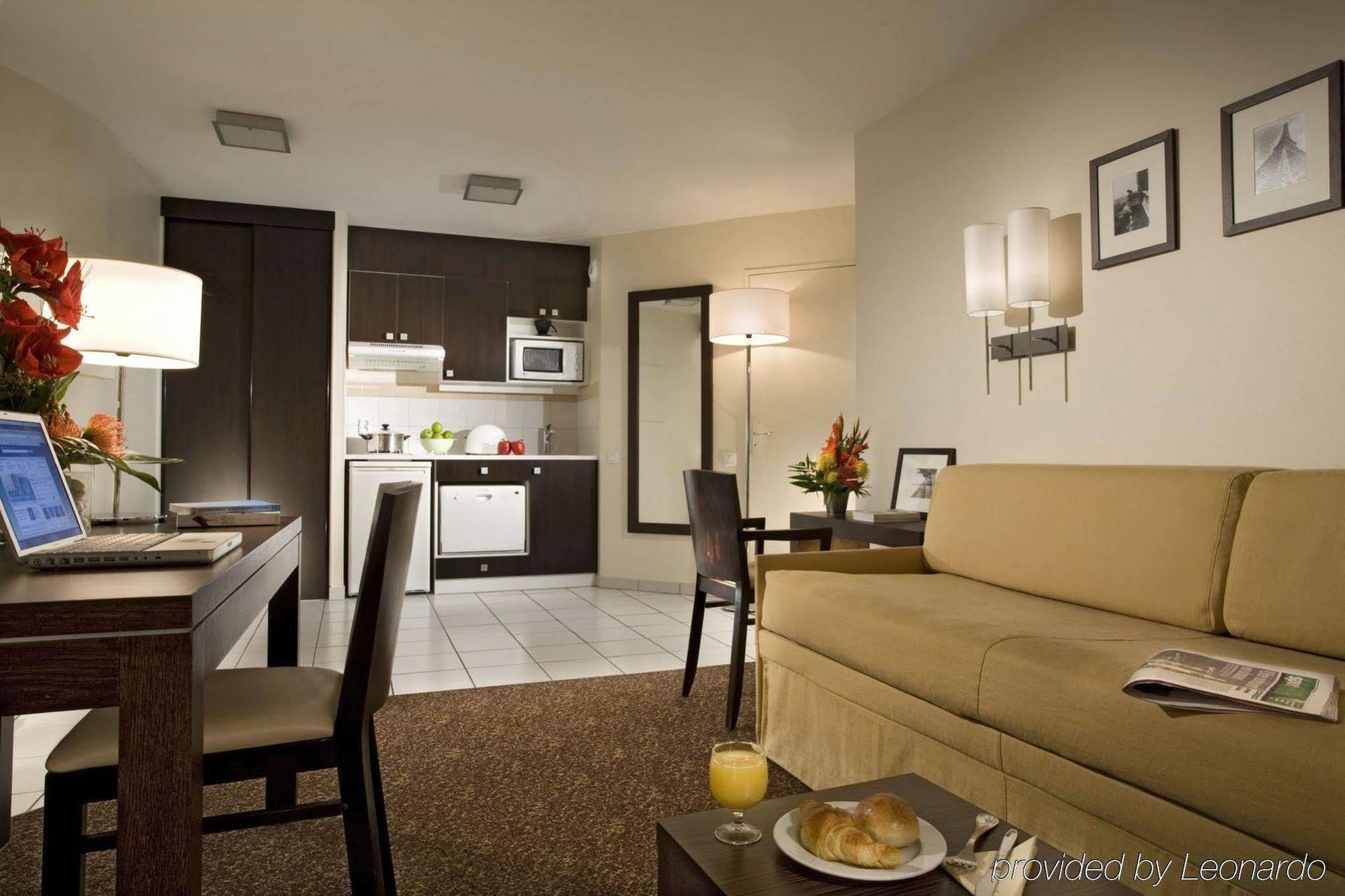 Aparthotel Citadines République 3*