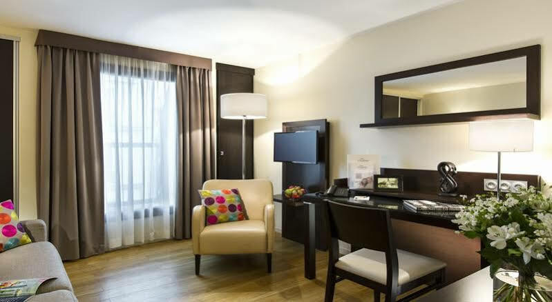 Citadines République 3*